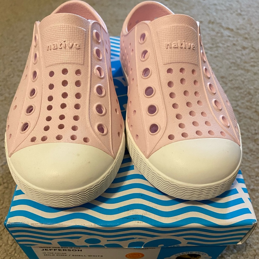 Native pink Jefferson toddler shoes size 7